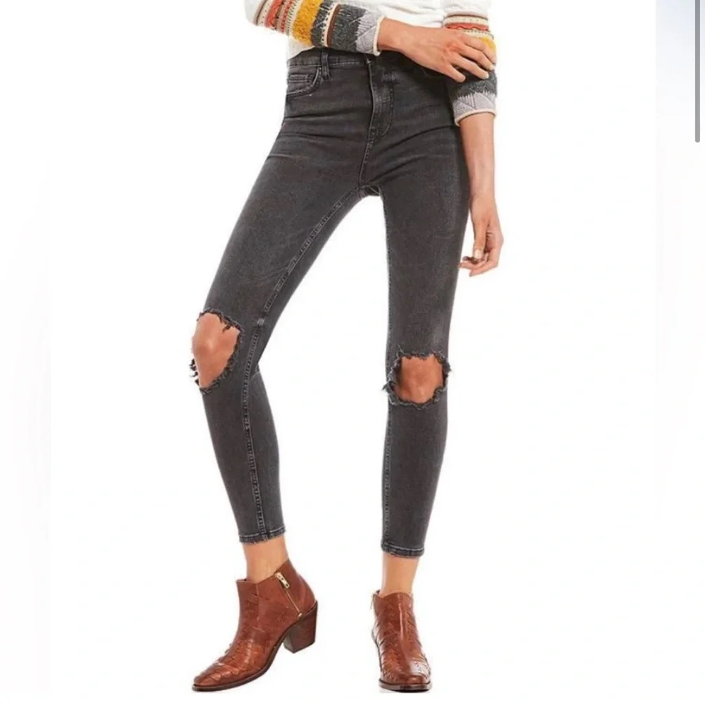 NWOT Free People High Rise Distressed Jeans